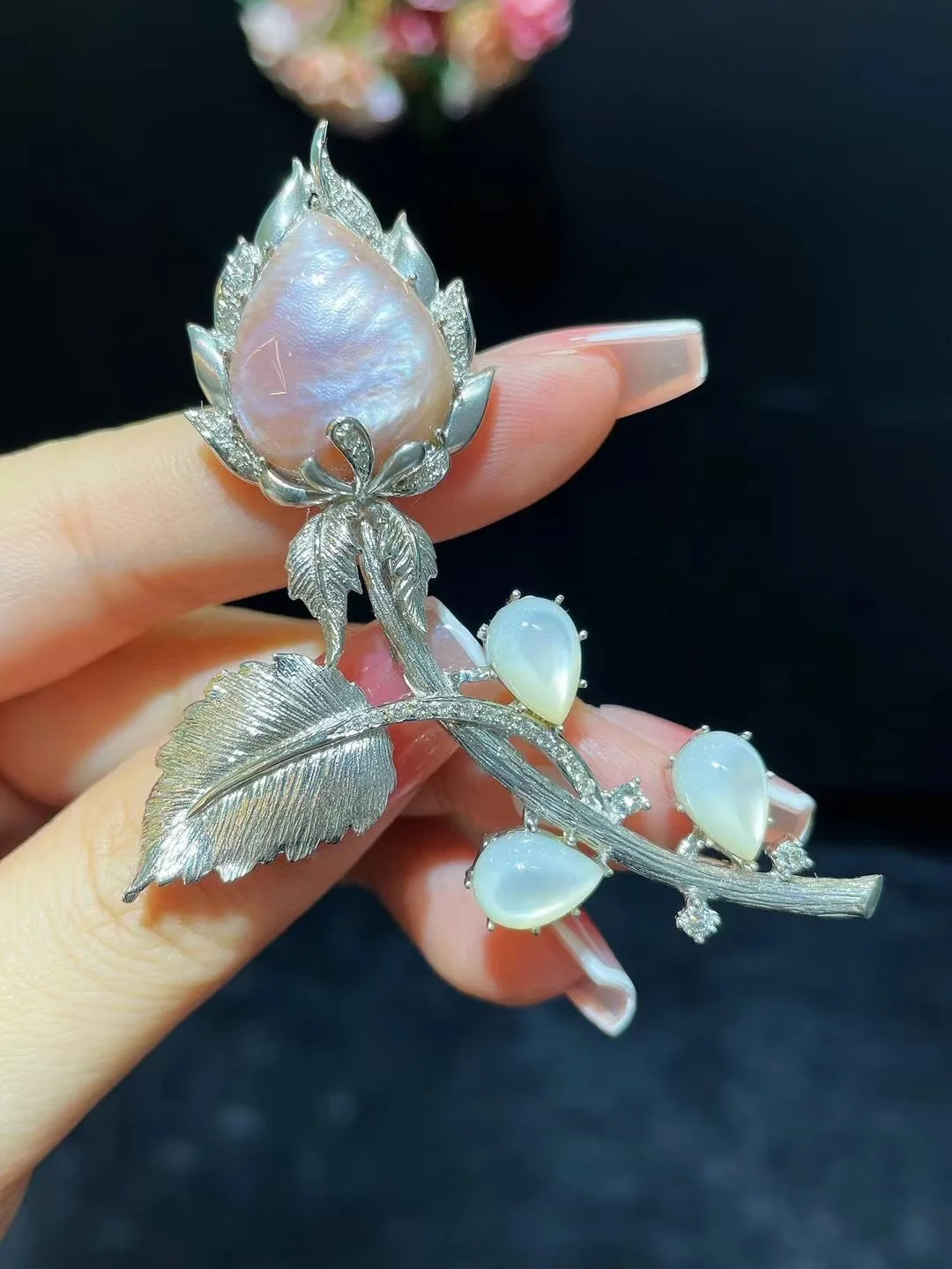 S051e8d236b894e5b95be6ff25209bbafH 18K white gold with diamond leaf brooch fine women jewelry natural color free shipping
