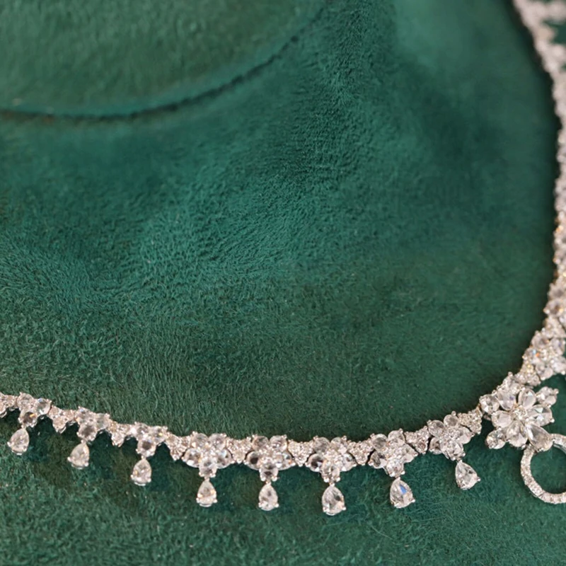 Sd8cb859d267b4baeba245b1d1714b262Q Aazuo Premium jewelry 18K Pure White Gold Real Diamond 5.0ct Luxury Necklace Gifted For Women High Class Banquet Party Au750