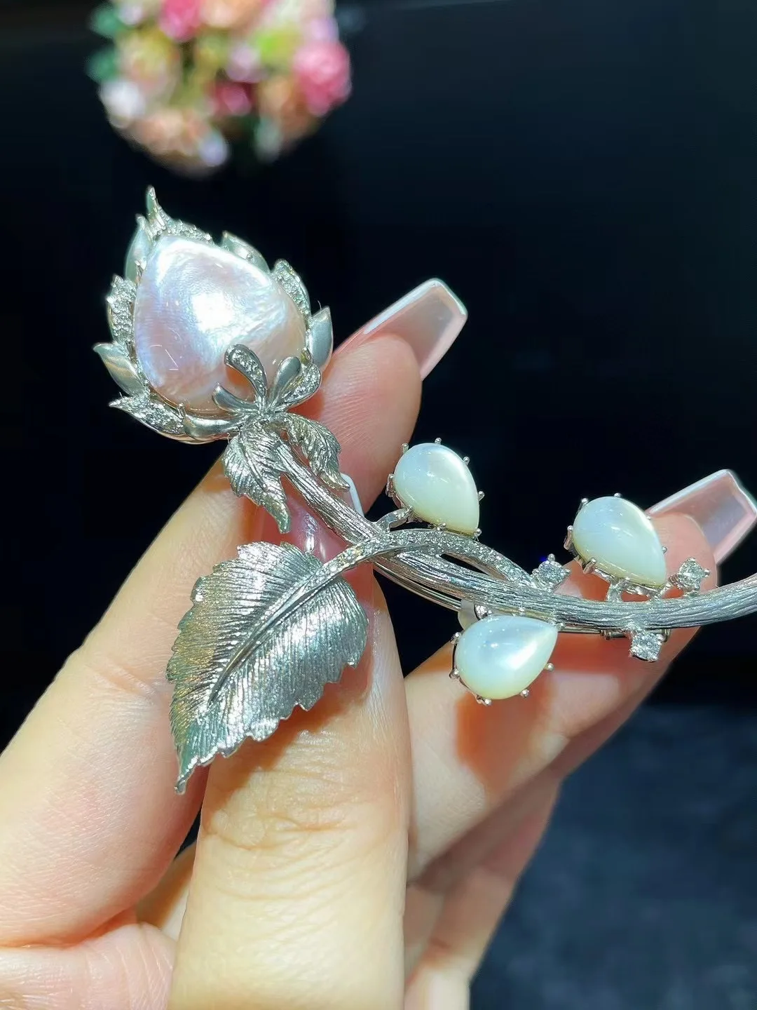 Sdaeb832928e942d7b62c1fe2592d25c7A 18K white gold with diamond leaf brooch fine women jewelry natural color free shipping