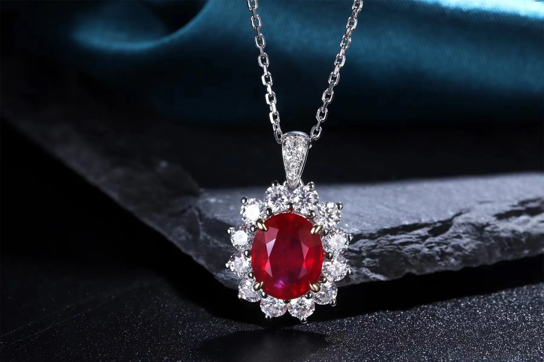 Se93604c1a6b44e999940d9d5880a35aeD Ruihe Luxury Custom Design New 925 Silver Fashion Necklace 93.75ct Lab Grown Ruby Fashion Jewelry Women Christmas Wedding Gifts